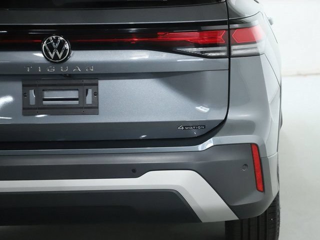 Certified 2025 Volkswagen Tiguan SE AWD/4WD image 43