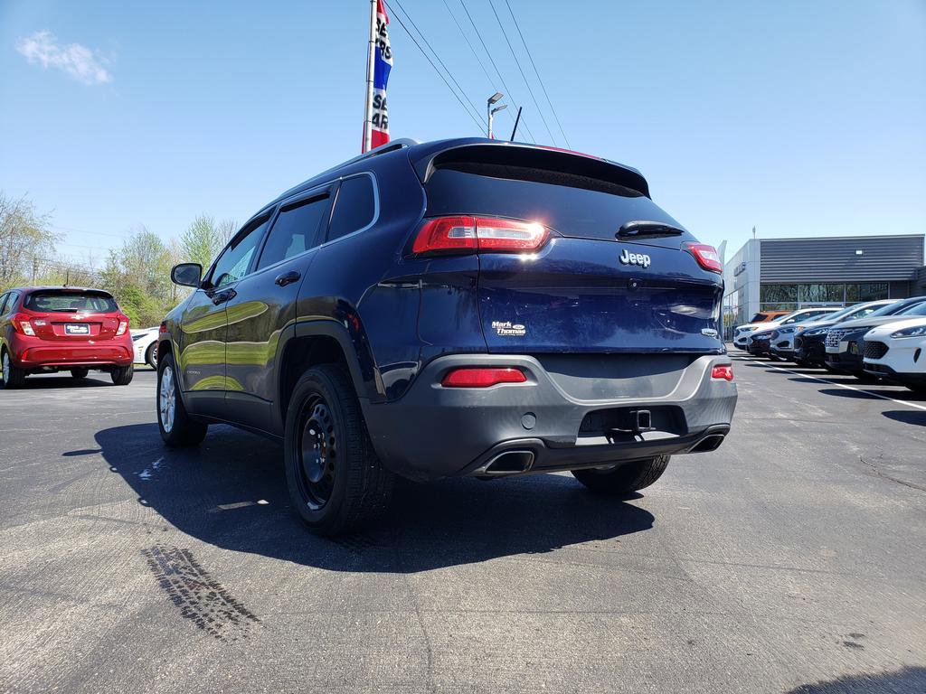 Used 2015 Jeep Cherokee Latitude w/ Cold Weather Group FWD image 8