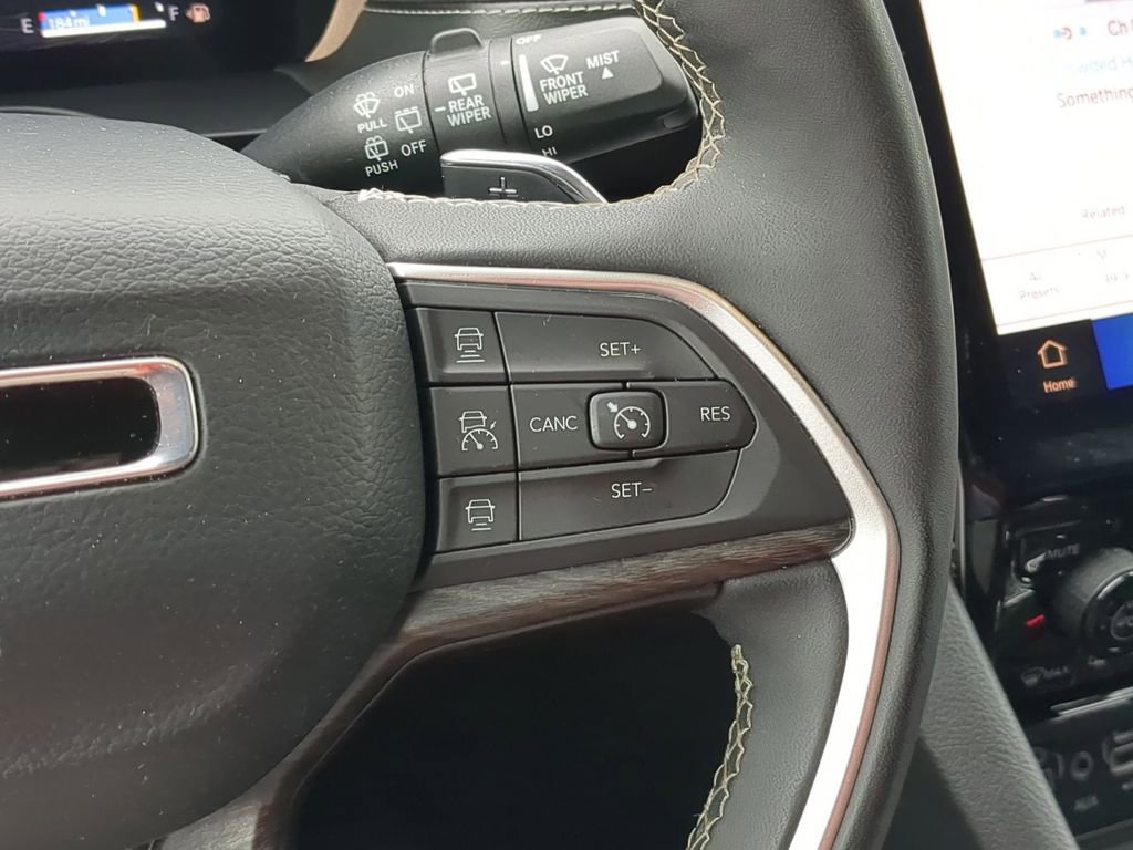 Used 2024 Jeep Grand Cherokee L Limited w/ Luxury Tech Group II image 22