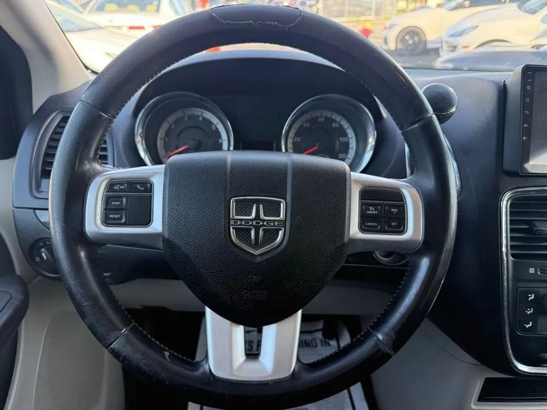Used 2013 Dodge Grand Caravan SE FWD image 18