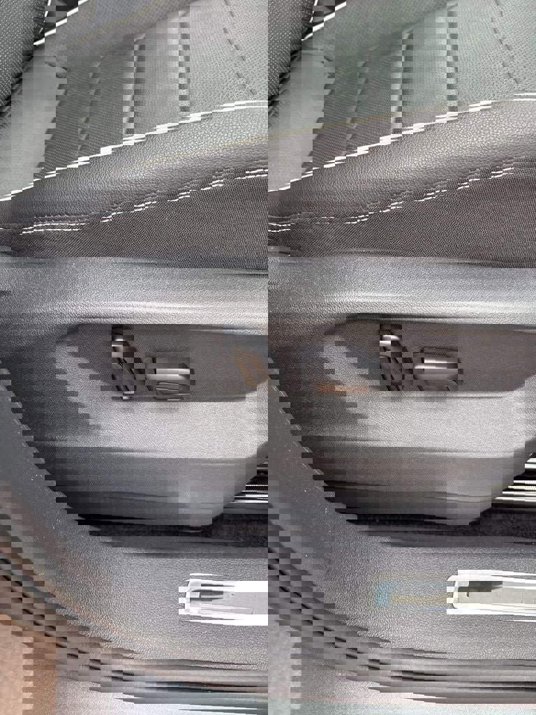 Used 2024 Volkswagen Tiguan SEL R-Line image 36