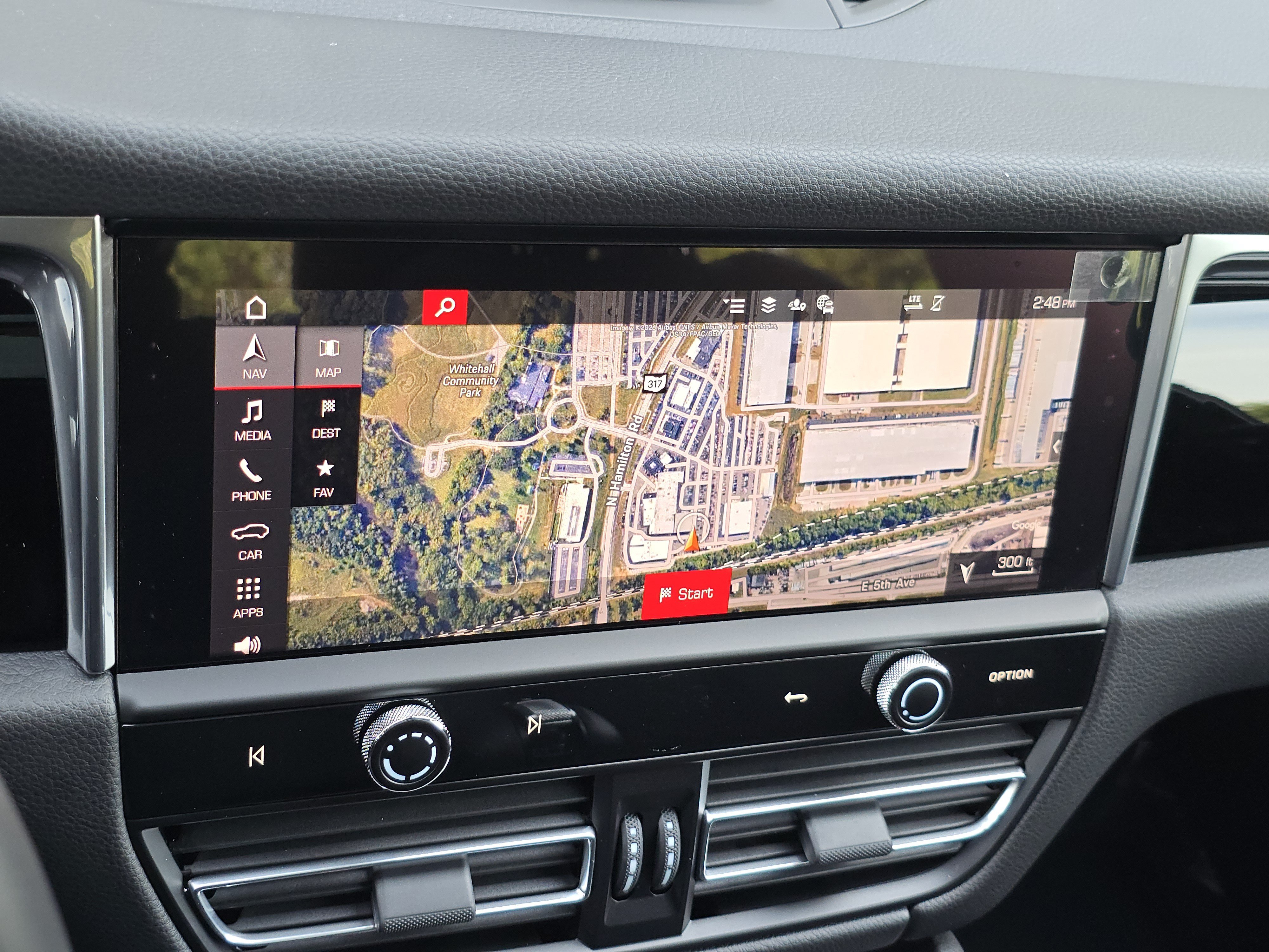 Certified 2025 Porsche Macan AWD/4WD image 16