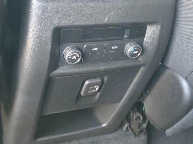 Used 2023 Chevrolet Traverse LT FWD image 16