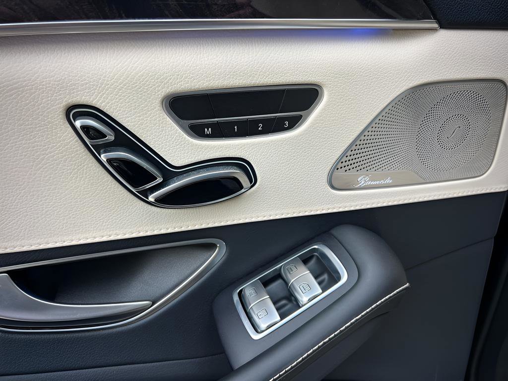 Used 2018 Mercedes-Benz S 560 Sedan image 25