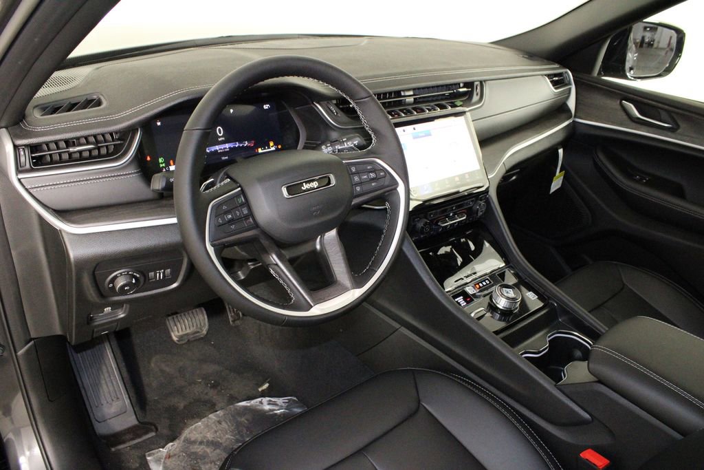 New 2025 Jeep Grand Cherokee Limited image 23