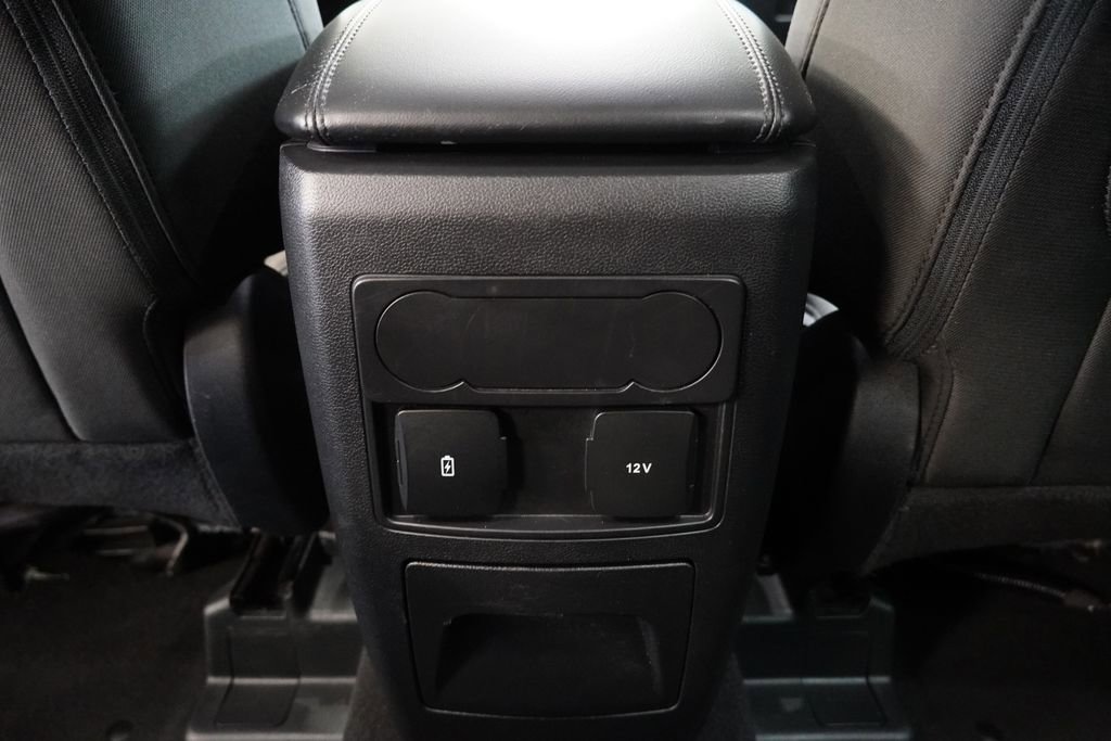 Used 2023 Ford Explorer XLT AWD/4WD image 28