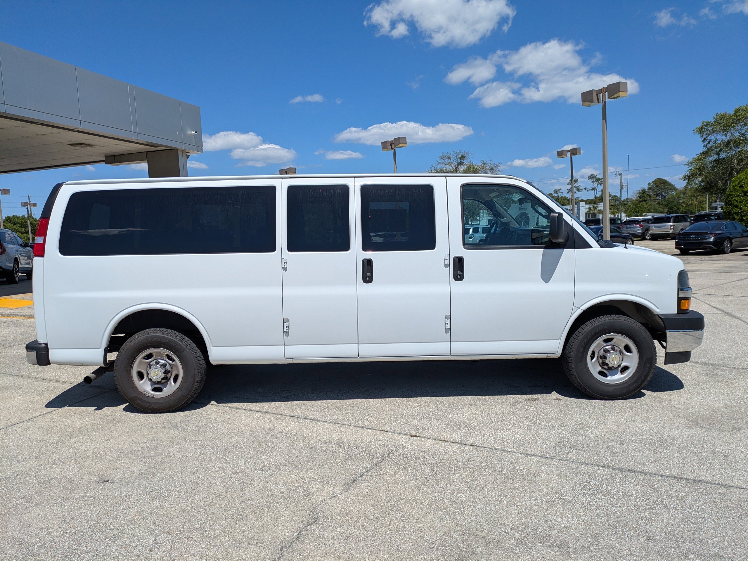 Used 2024 Chevrolet Express 3500 LT w/ LT Preferred Equipment Group RWD image 3