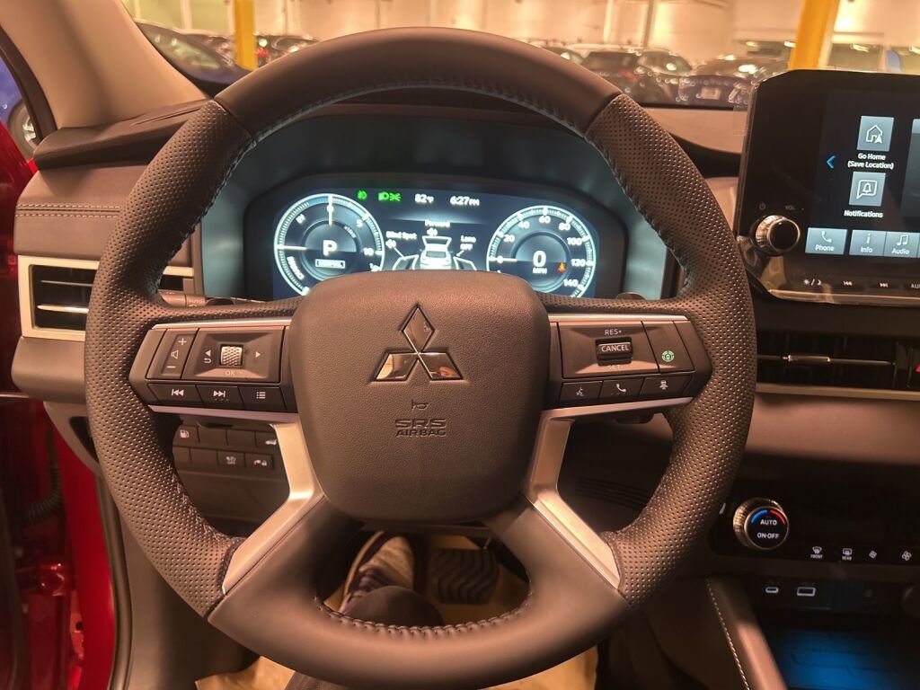 New 2025 Mitsubishi Outlander SE image 16