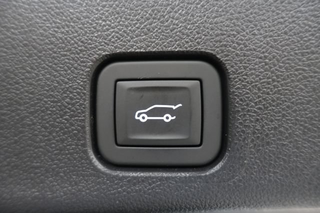 Used 2026 Chevrolet Traverse LT w/ Driver Confidence Package FWD image 23