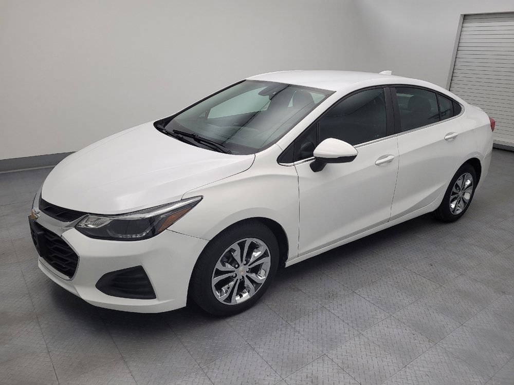 Used 2019 Chevrolet Cruze LT FWD image 2