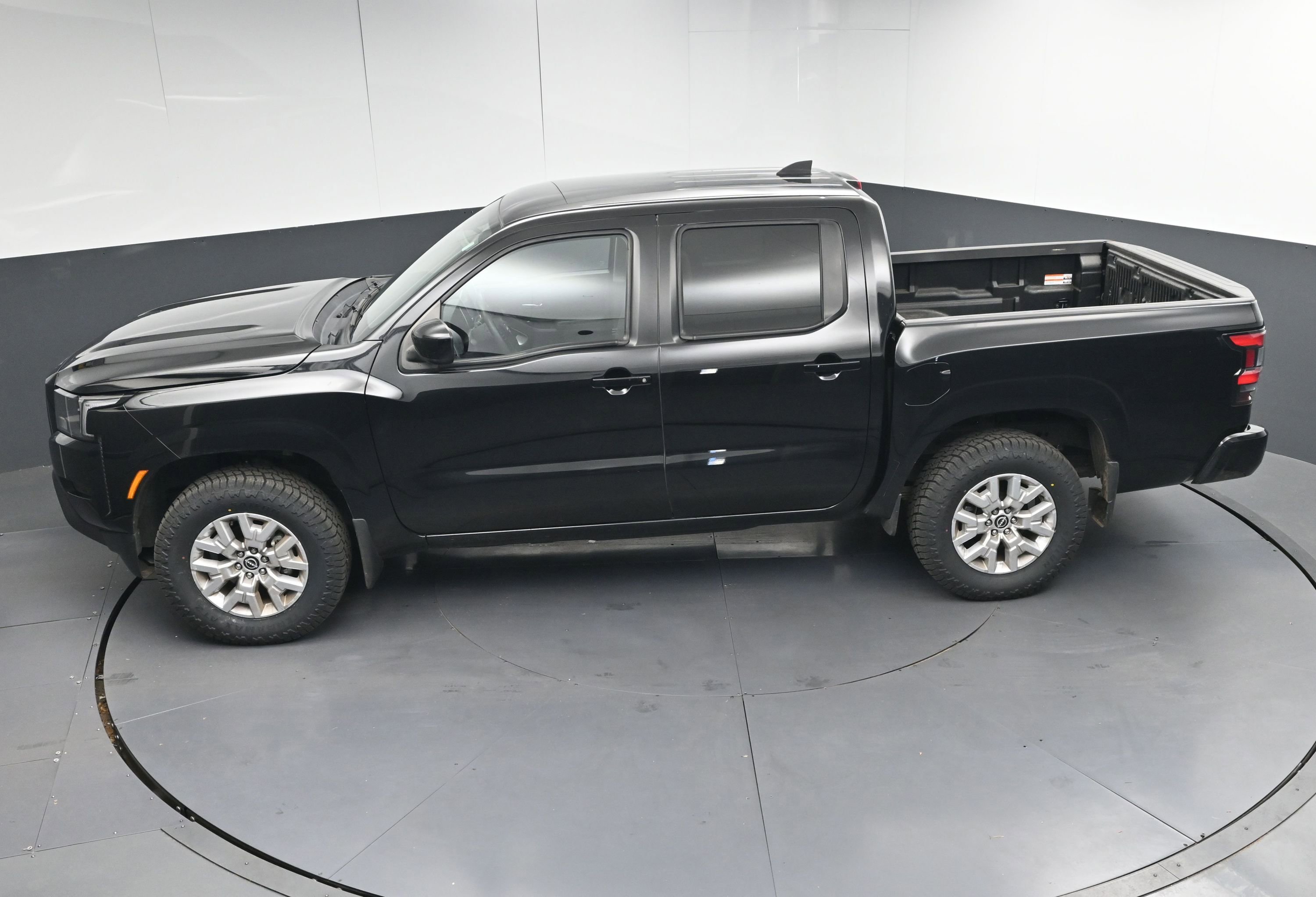 Certified 2022 Nissan Frontier SV w/ Technology Package image 37