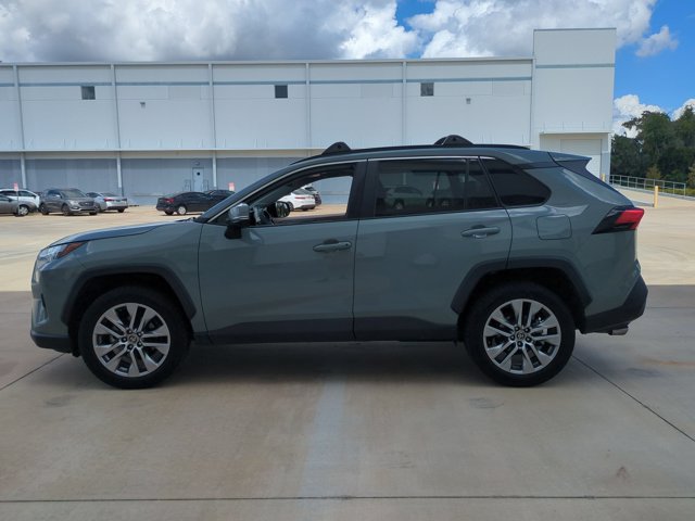 Used 2022 Toyota RAV4 XLE Premium FWD image 8