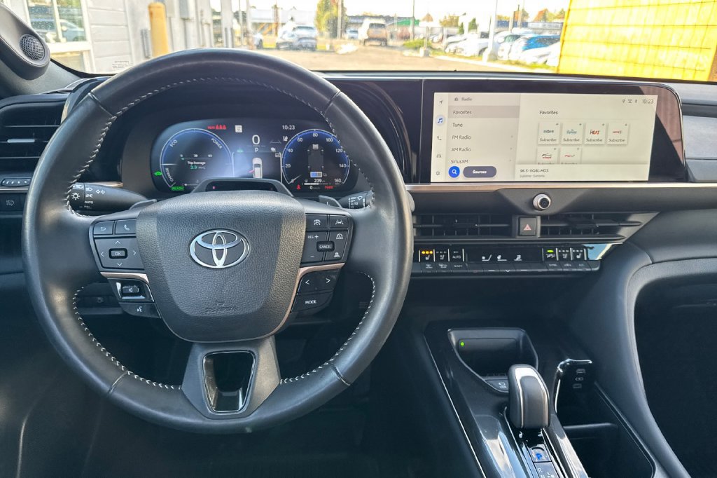 Used 2025 Toyota Crown Signia w/ Advanced Technology Package AWD/4WD image 18