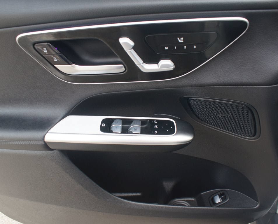 Used 2025 Mercedes-Benz GLC 300 image 28