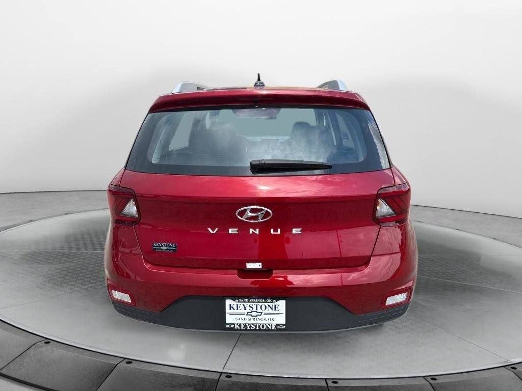 Used 2024 Hyundai Venue Limited image 4
