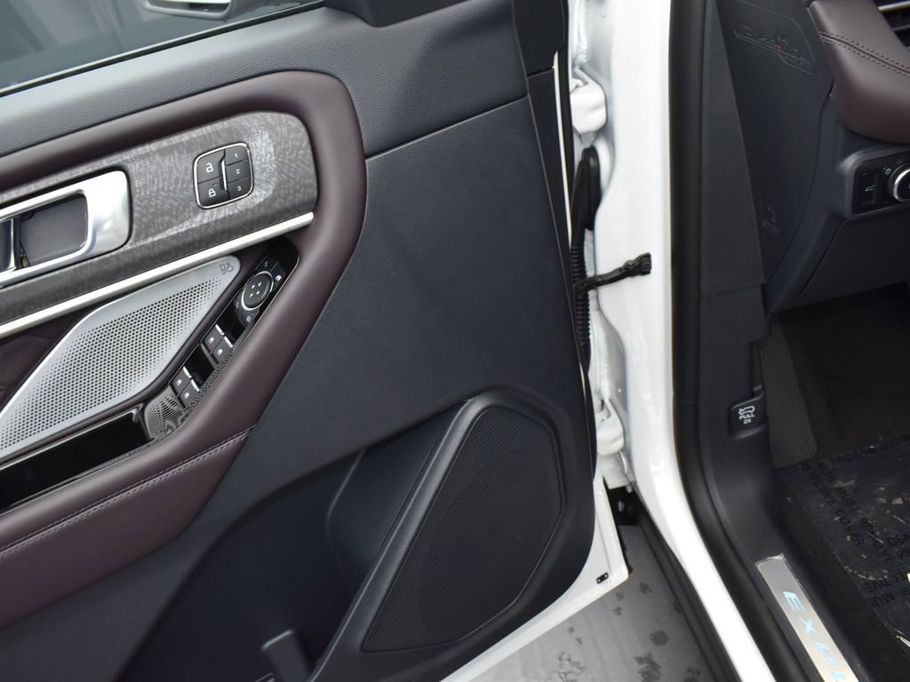 Used 2025 Ford Explorer Platinum w/ Ultimate Package image 9