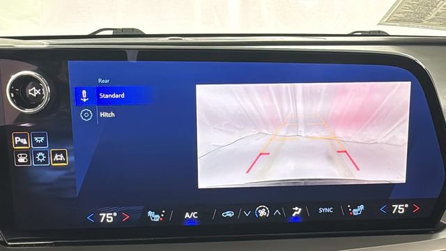 Used 2025 Chevrolet Traverse LT image 28