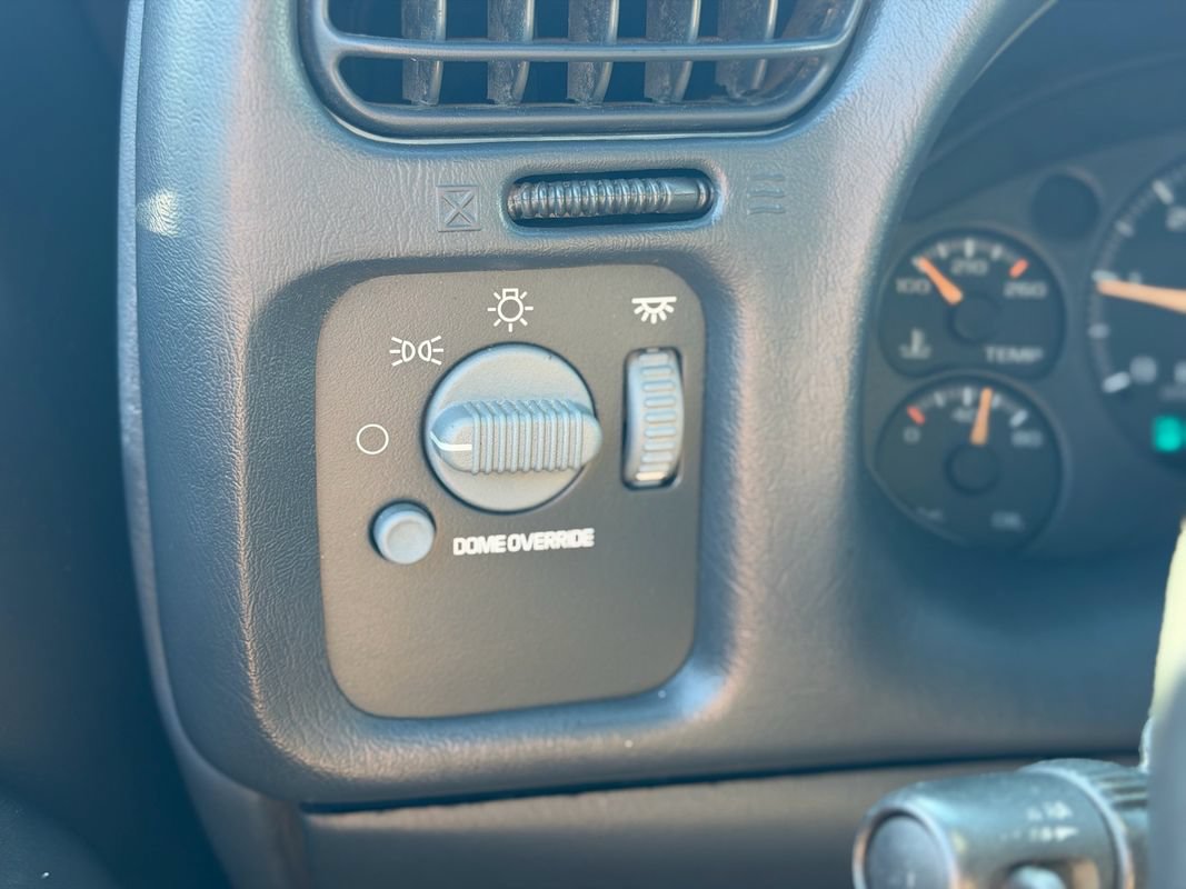 Used 2002 Chevrolet Blazer LS w/ Preferred Equipment Group AWD/4WD image 18
