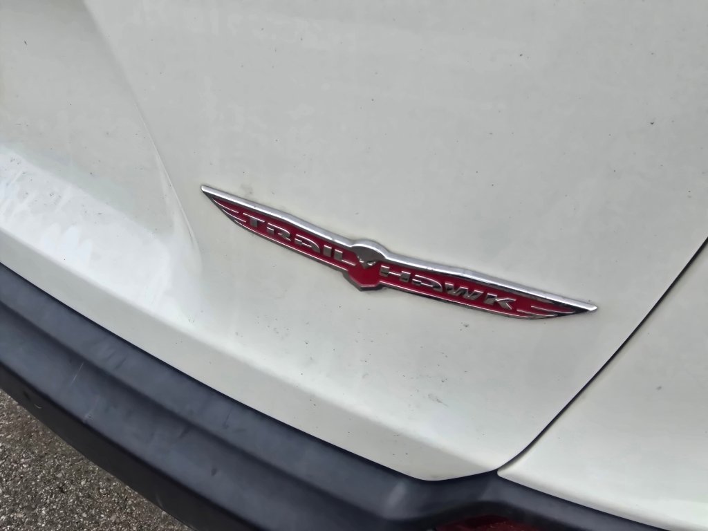 Used 2019 Jeep Cherokee Trailhawk w/ Cold Weather Group AWD/4WD image 34