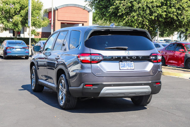Used 2025 Honda Pilot EX-L image 10