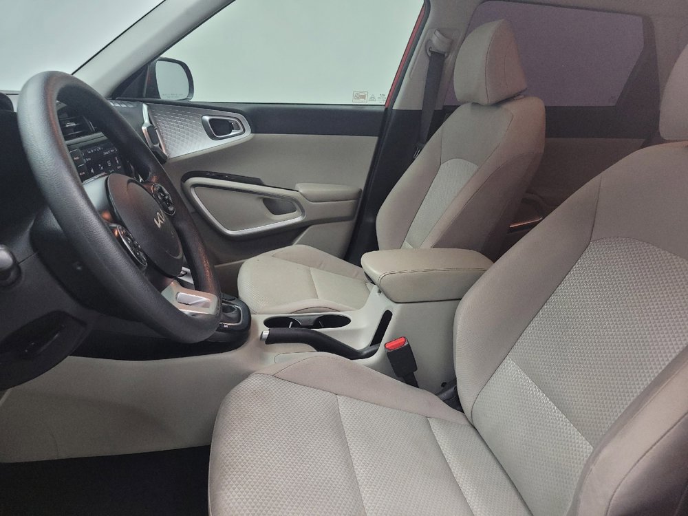 Used 2022 Kia Soul LX image 17