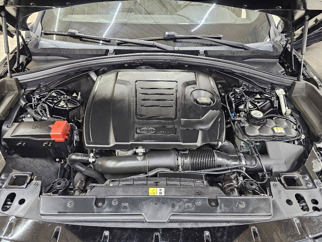 Used 2018 Land Rover Range Rover Velar R-Dynamic SE AWD/4WD image 41