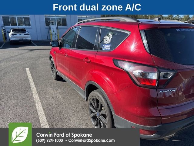 Used 2017 Ford Escape SE w/ SE Sport Appearance Package image 3