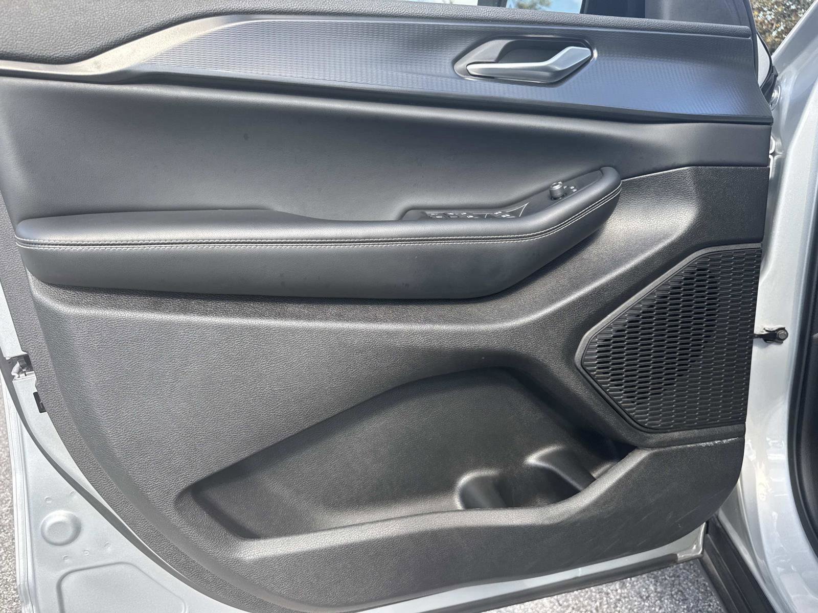 Used 2023 Jeep Grand Cherokee Laredo image 15