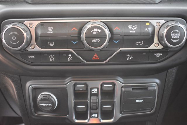 Used 2020 Jeep Wrangler Unlimited Sahara image 25