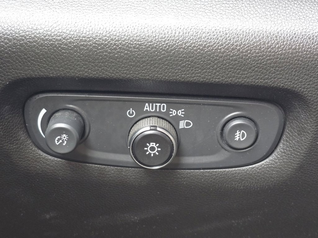 Used 2021 Chevrolet Traverse LT w/ LPO, Floor Liner Package image 27