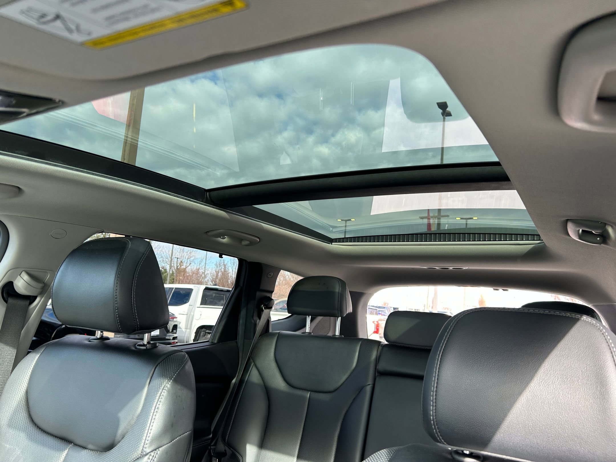 Used 2023 Hyundai Santa Fe SEL w/ Premium Package image 28