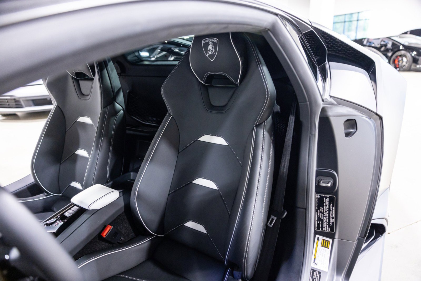 Used 2022 Lamborghini Huracan EVO image 31