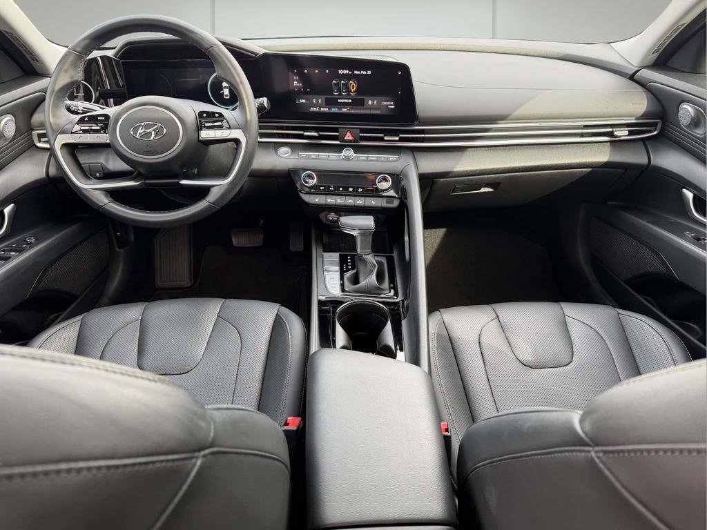 Used 2023 Hyundai Elantra Limited FWD image 2