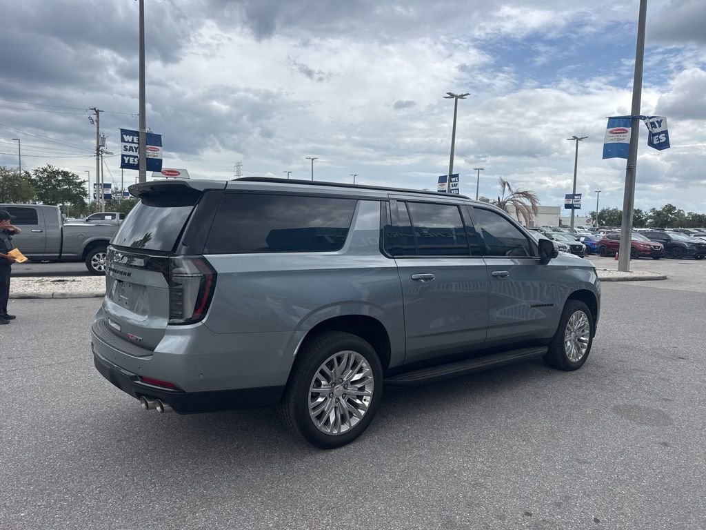 Used 2025 Chevrolet Suburban RST w/ Comfort Package image 7