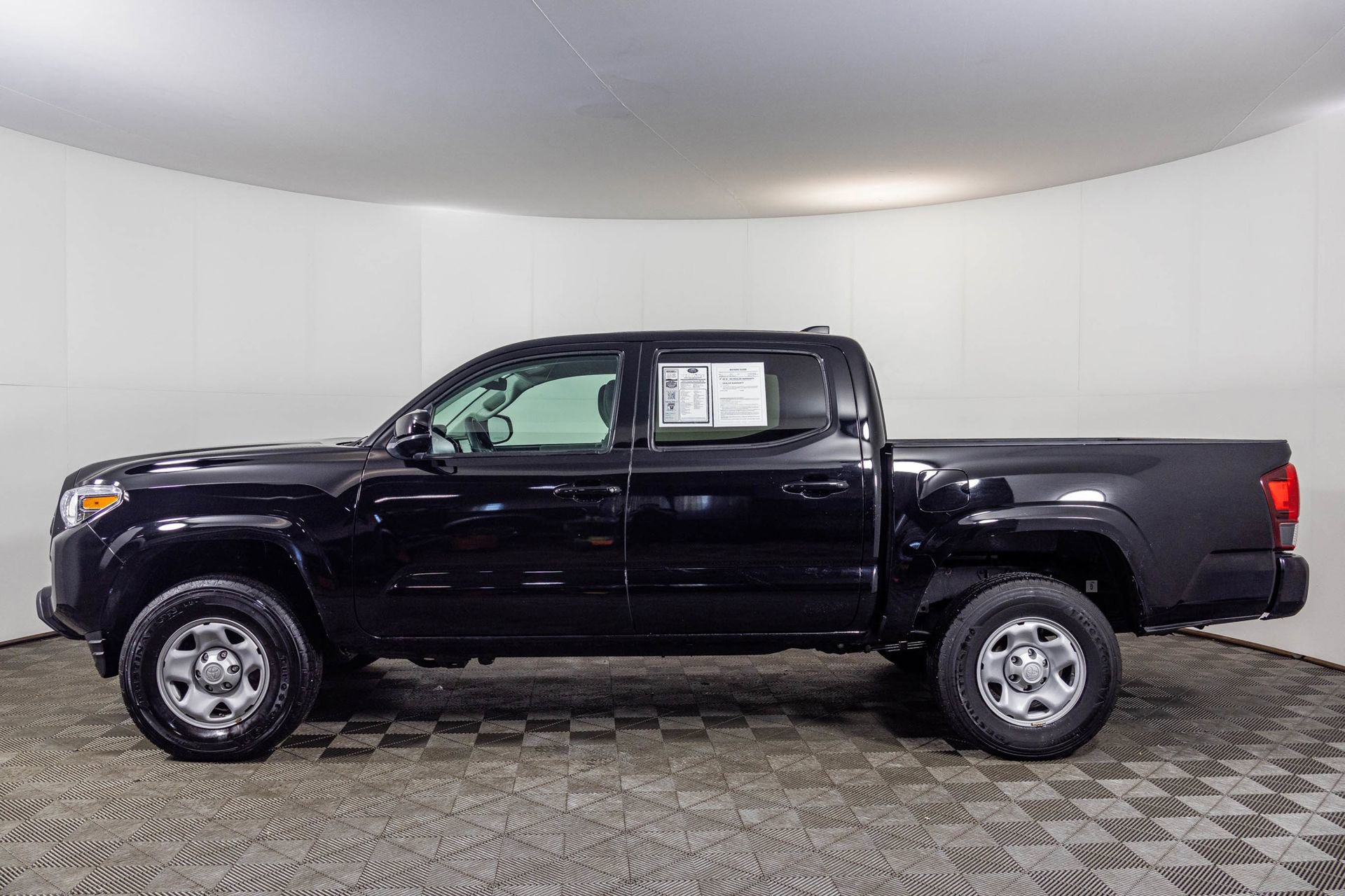 Used 2023 Toyota Tacoma SR AWD/4WD image 17