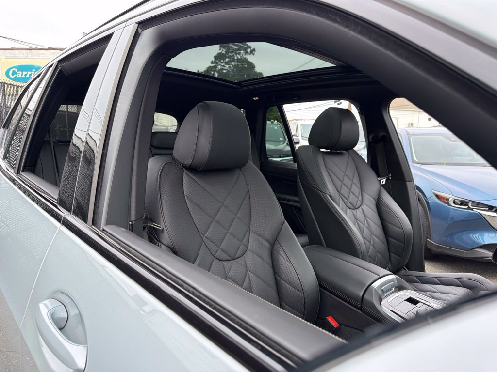 Used 2024 BMW X5 xDrive40i w/ M Sport Package AWD/4WD image 15