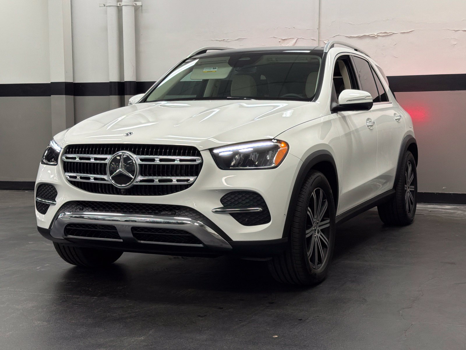 Used 2026 Mercedes-Benz GLE 450e 4MATIC image 4