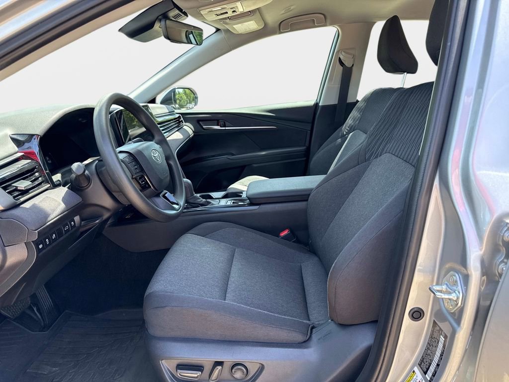 Used 2025 Toyota Camry LE w/ Convenience Package image 20