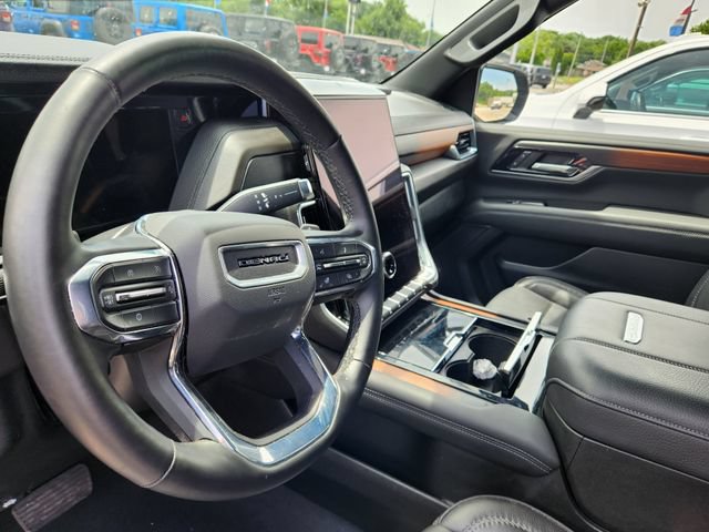 Used 2025 GMC Yukon Denali AWD/4WD image 16