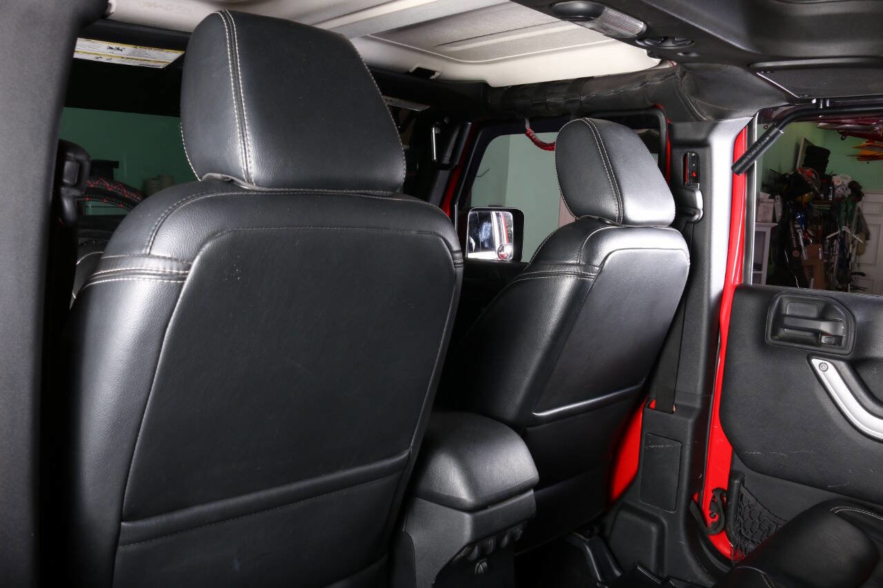 Used 2015 Jeep Wrangler Unlimited Sahara AWD/4WD image 72