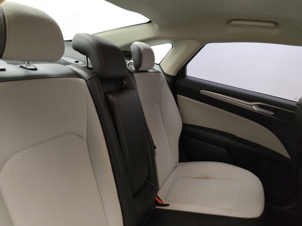Used 2019 Ford Fusion SE w/ Equipment Group 151A FWD image 19