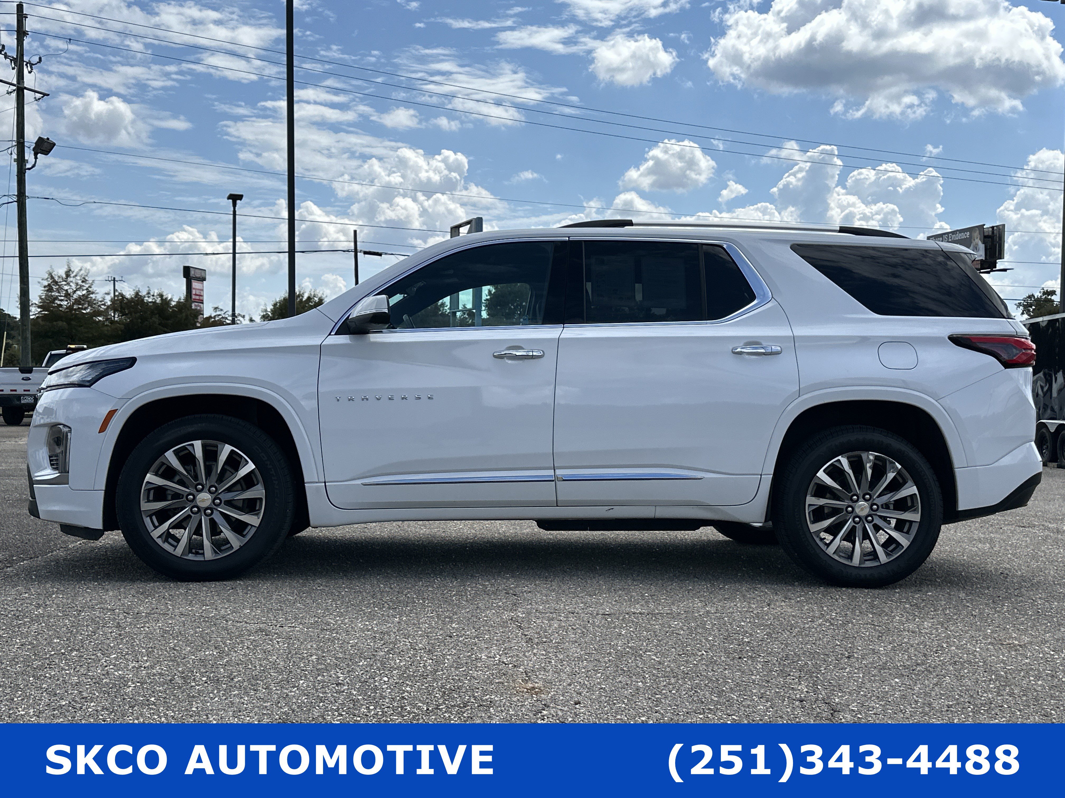 Used 2023 Chevrolet Traverse Premier w/ LPO, Cargo Package image 2