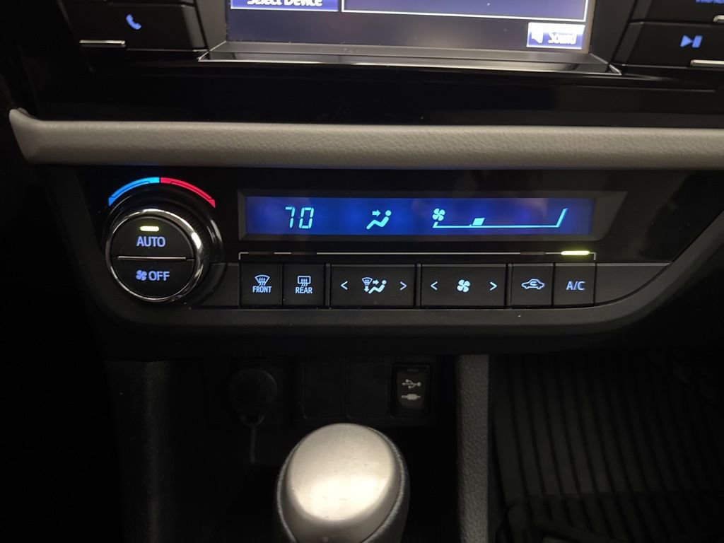 Used 2015 Toyota Corolla LE FWD image 21