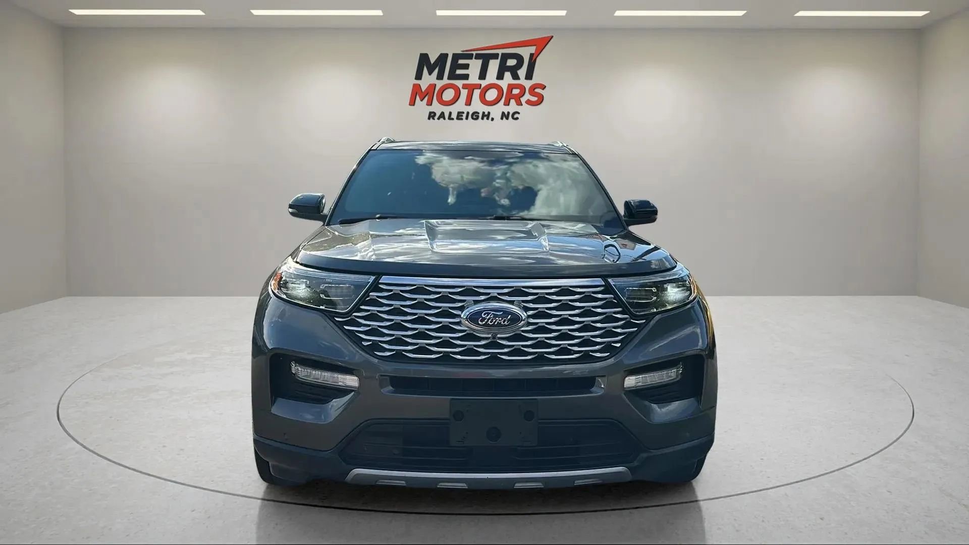 Used 2020 Ford Explorer Platinum w/ Premium Technology Package image 2