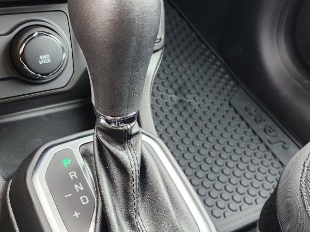 Used 2023 Jeep Renegade Latitude w/ Premium Group image 33