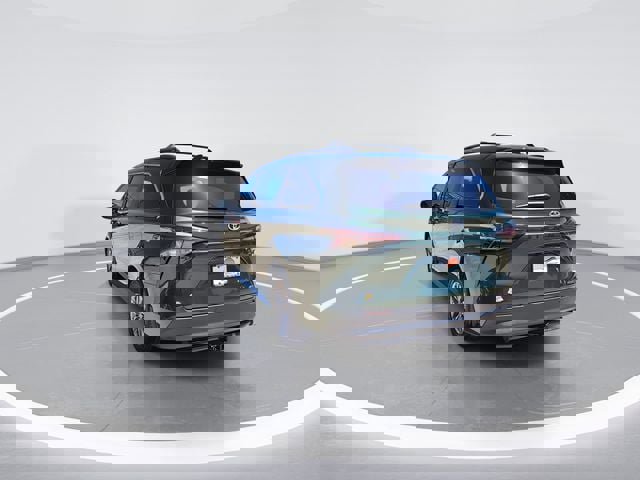 Used 2024 Toyota Sienna XLE image 7