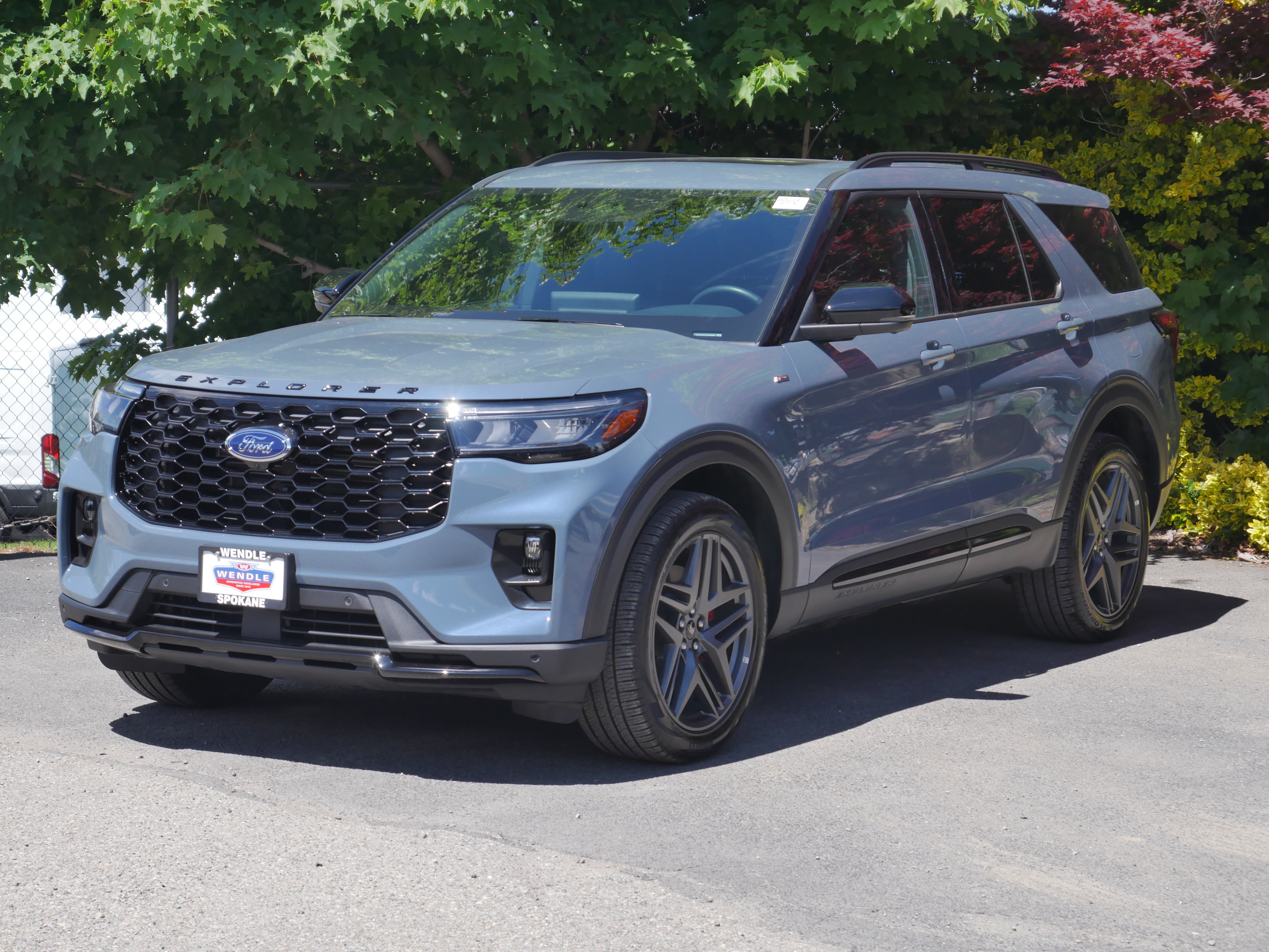 Used 2025 Ford Explorer ST-Line w/ Premium Package AWD/4WD image 2