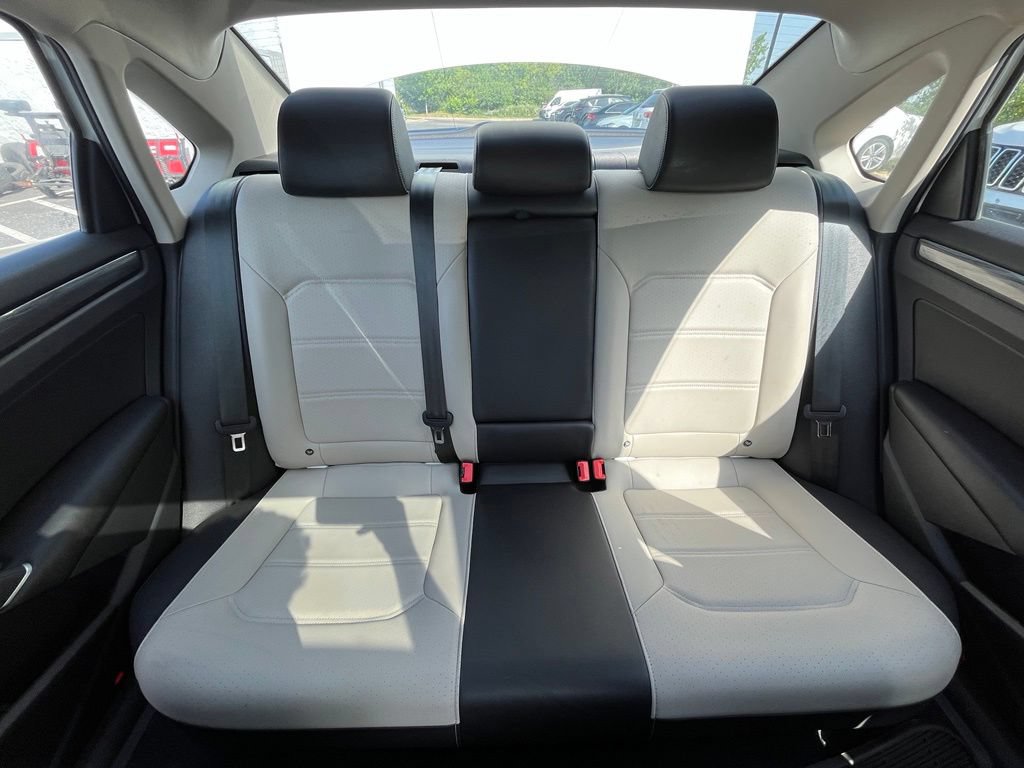 Certified 2020 Volkswagen Passat 2.0T R-Line FWD image 28