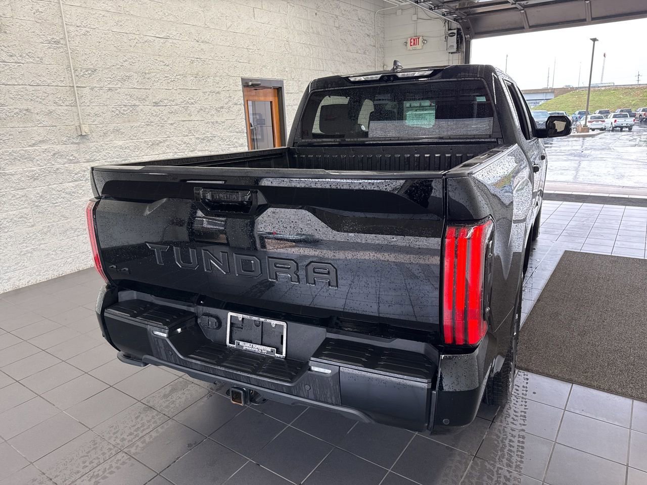 Used 2024 Toyota Tundra Platinum AWD/4WD image 7