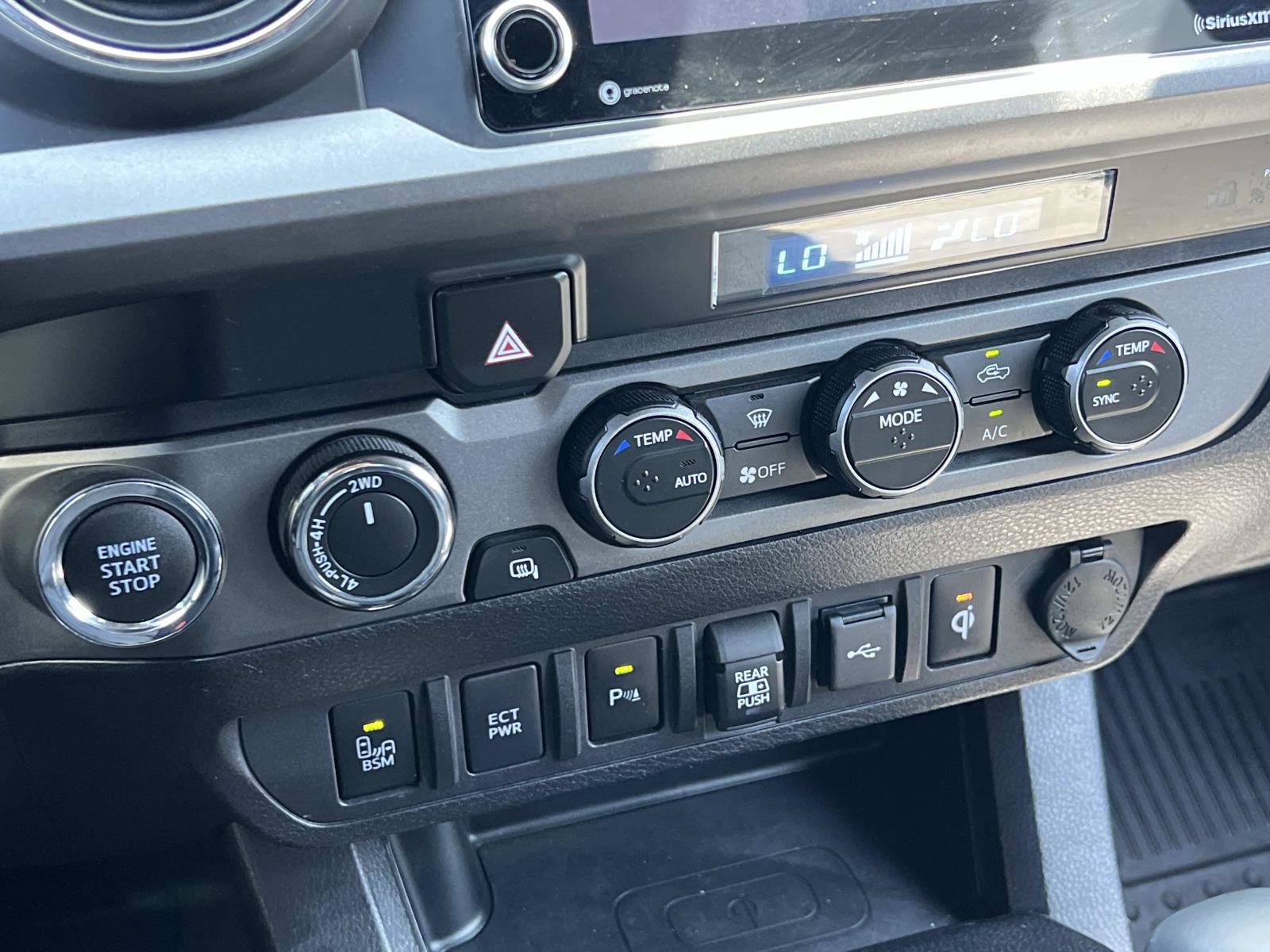Used 2022 Toyota Tacoma TRD Off-Road w/ Technology Package AWD/4WD image 15